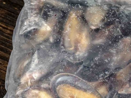 Immagine di una busta di cozze surgelate