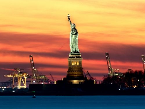 Statua della Libertà al tramonto