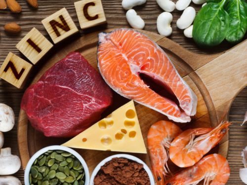 Cutting board with foods rich in zinc